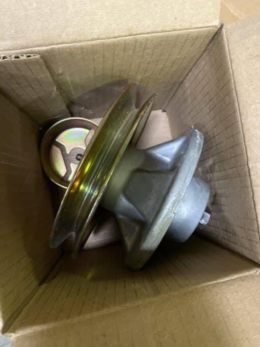 John Deere equipment spindle AM121342 - Image 2