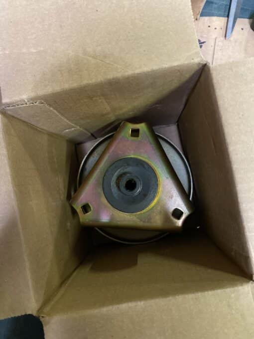 John Deere Mower Deck Spindle AM128048 - Image 2