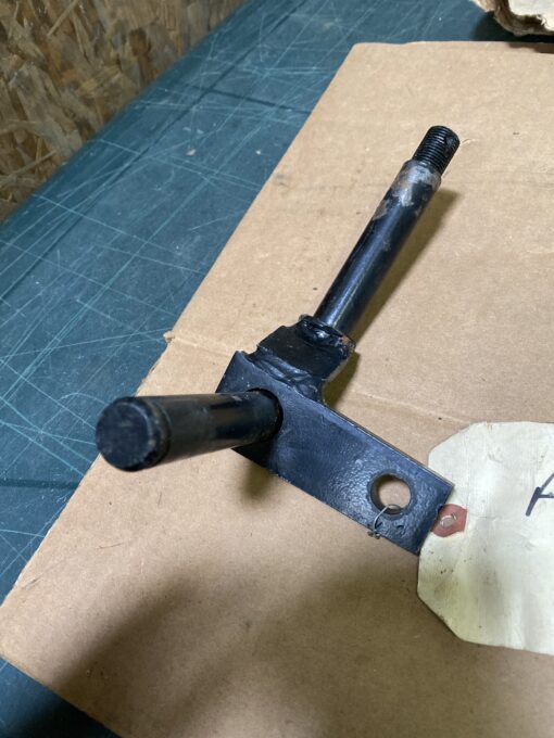 John Deere front spindle AM30712 - Image 2