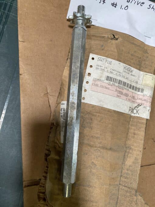 John Deere drive shaft M143434 - Image 2