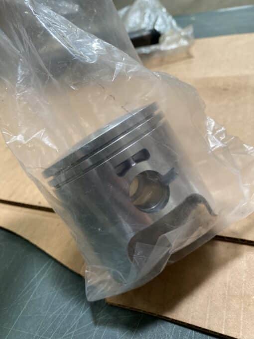 Polaris pure ATV explorer piston and clips - Image 2