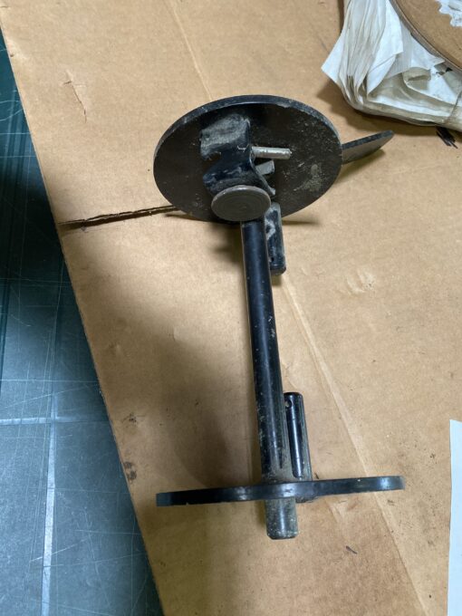 John Deere mower lift bracket AM122352 - Image 2