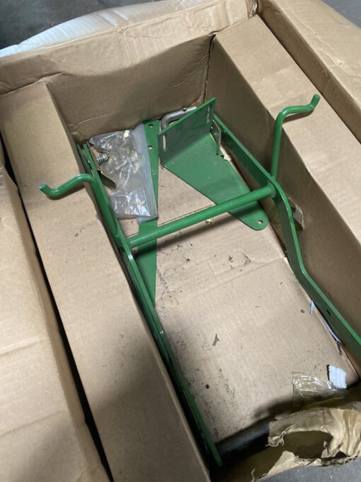 John Deere thatcher frame mount kit BM19510 - Image 2