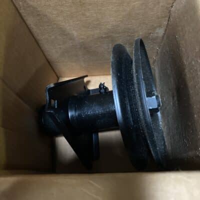 John Deere spindle assembly AM122444