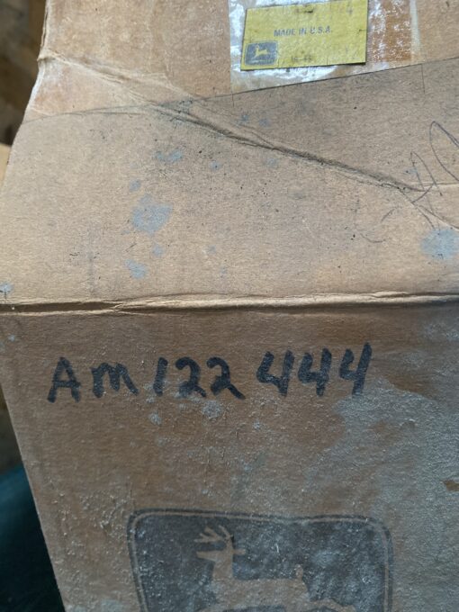 John Deere spindle assembly AM122444 - Image 2
