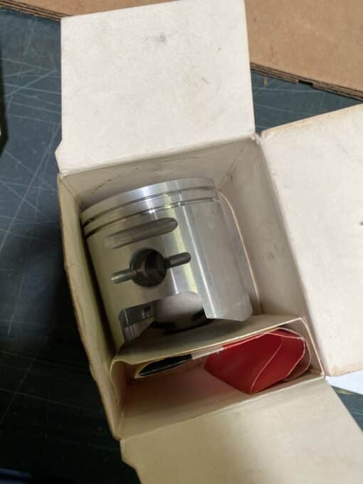 John Deere piston assembly AM107178 - Image 2
