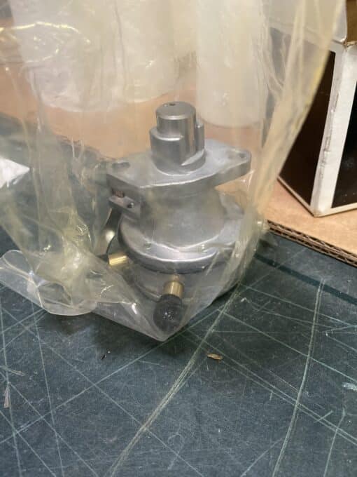 John Deere fuel pump AM877674 - Image 2